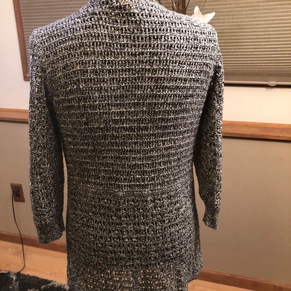 sweater - Picture 3 of 4